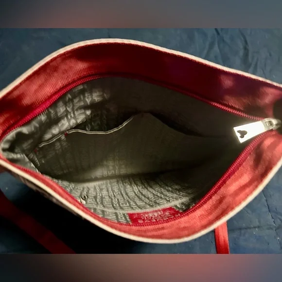 Harveys Disney Couture Collection Mickey Mouse Comic Strip Messenger Bag - Picture 8 of 10